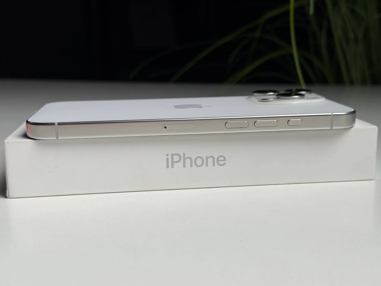 ВЖИВАНИЙ Б/У Apple iPhone 16 Pro Max 512GB White Titanium (MYX13) - Состояние: хороший | Аккумулятор: 97% | Комплектация: полный | Гарантия: 3 мес.