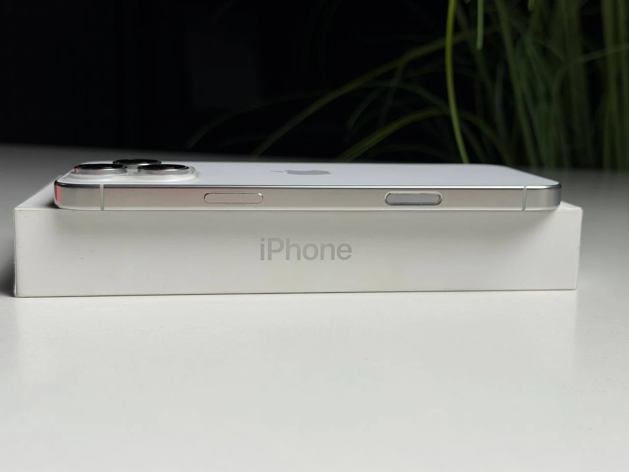 ВЖИВАНИЙ Б/У Apple iPhone 16 Pro Max 512GB White Titanium (MYX13) - Состояние: хороший | Аккумулятор: 97% | Комплектация: полный | Гарантия: 3 мес.