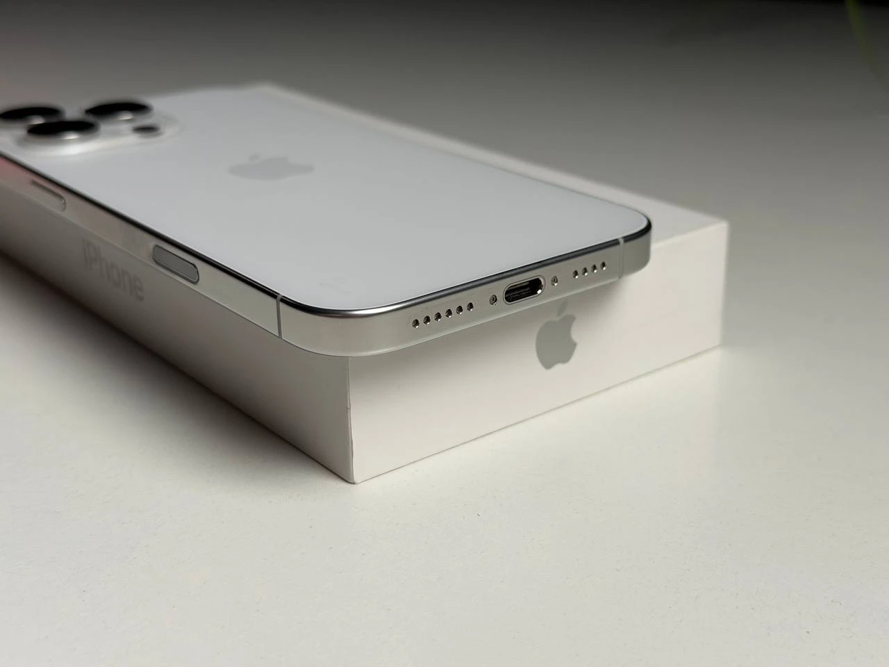 ВЖИВАНИЙ Б/У Apple iPhone 16 Pro Max 512GB White Titanium (MYX13) - Состояние: хороший | Аккумулятор: 97% | Комплектация: полный | Гарантия: 3 мес.