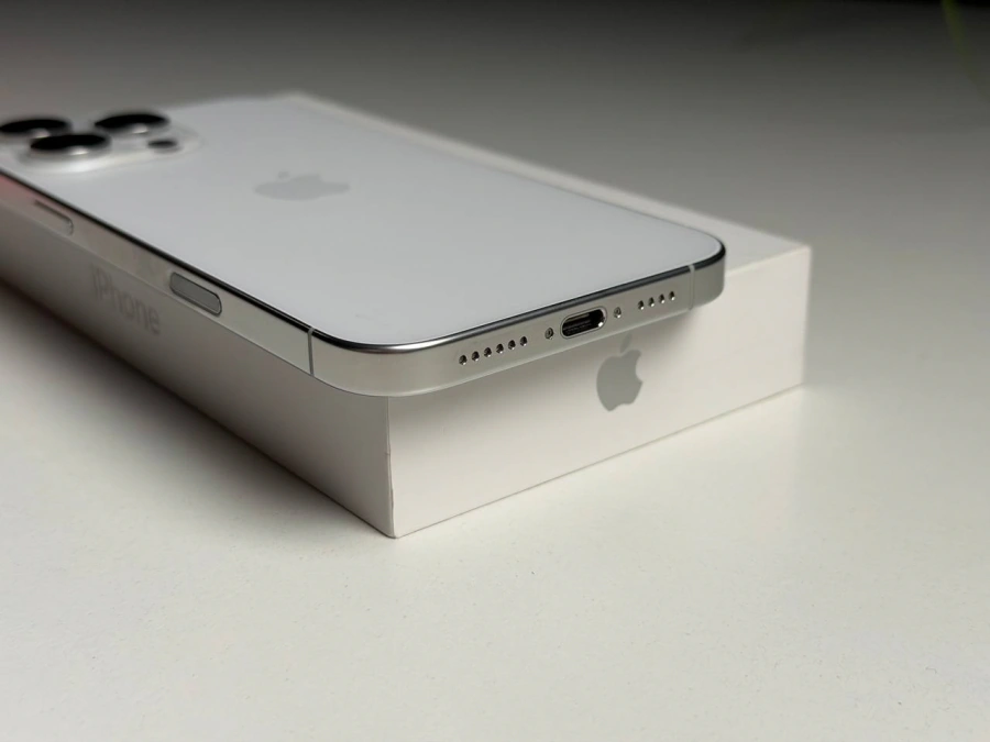 ВЖИВАНИЙ Б/У Apple iPhone 16 Pro Max 512GB White Titanium (MYX13) - Стан: гарний | Акумулятор: 97% | Комплектація: повний | Гарантія: 3 міс.