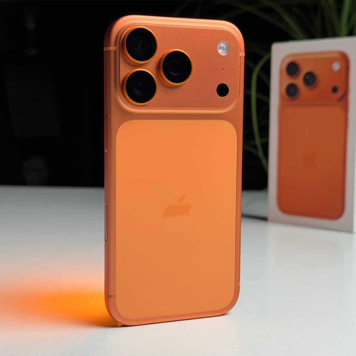 ВЖИВАНИЙ Б/У Apple iPhone 17 Pro 256GB eSim Cosmic Orange (MG7L4, MG864) - Состояние: идеальный | Аккумулятор: 100% | Комплектация: полный | Гарантия: 3 мес.