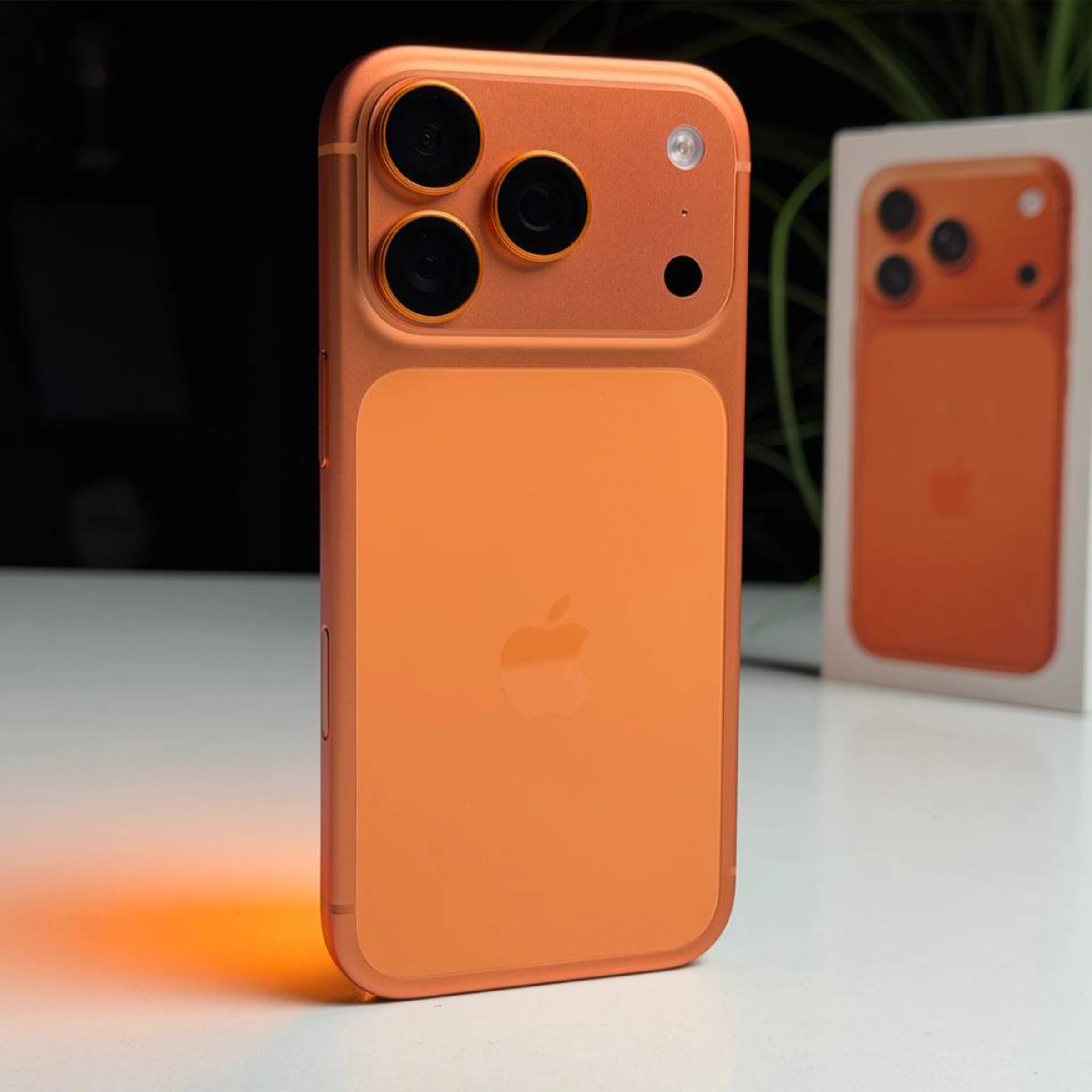 ВЖИВАНИЙ Б/У Apple iPhone 17 Pro 256GB eSim Cosmic Orange (MG7L4, MG864) - Состояние: идеальный | Аккумулятор: 100% | Комплектация: полный | Гарантия: 3 мес.