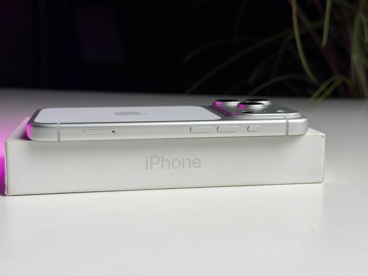 ВЖИВАНИЙ Б/У Apple iPhone 17 Pro 256GB Silver (MG8G4) - Состояние: хороший | Аккумулятор: 100% | Комплектация: полный | Гарантия: 3 мес.