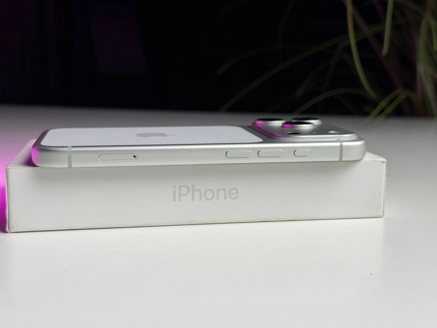 ВЖИВАНИЙ Б/У Apple iPhone 17 Pro 256GB Silver (MG8G4) - Состояние: хороший | Аккумулятор: 100% | Комплектация: полный | Гарантия: 3 мес.