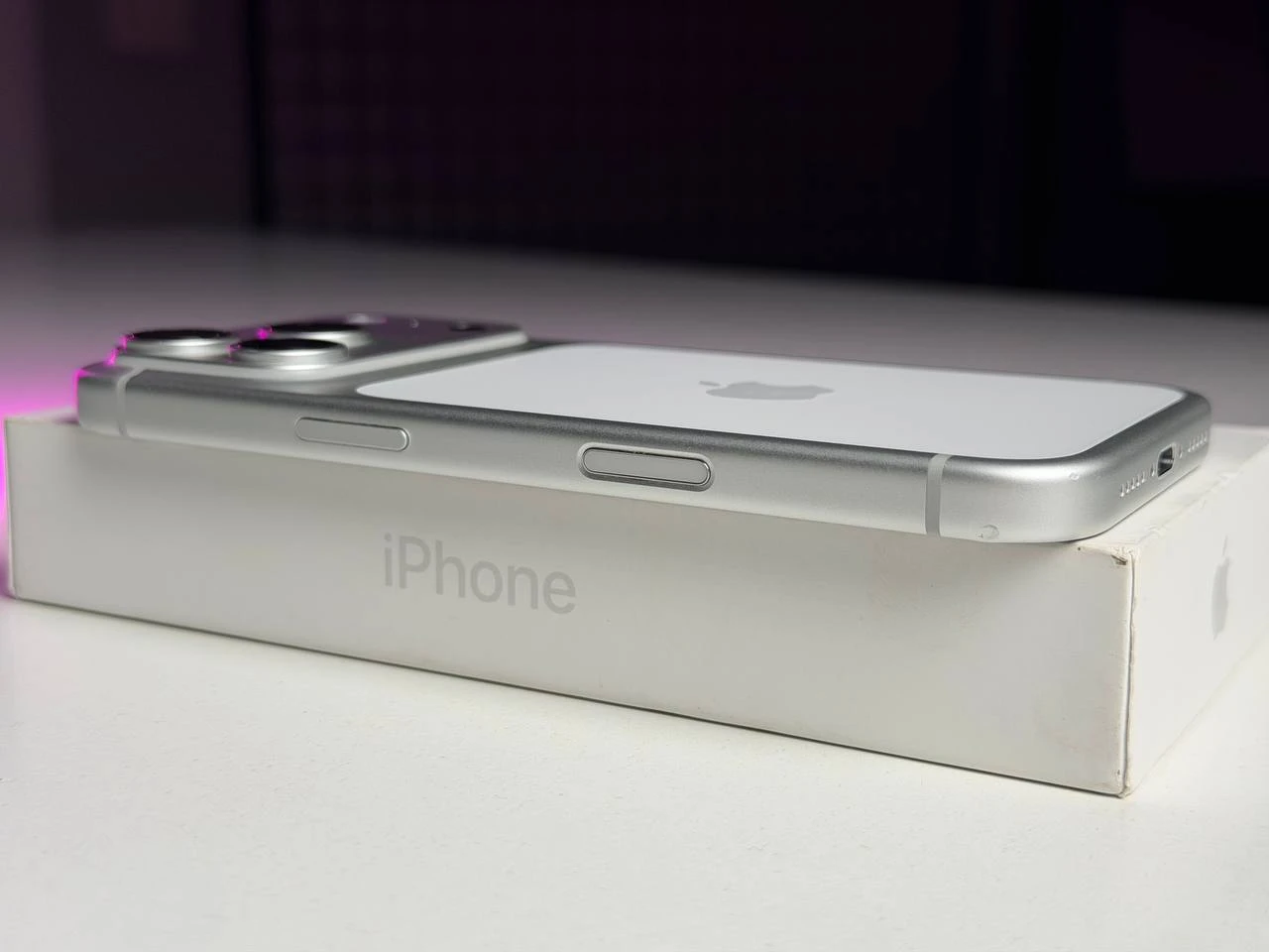 ВЖИВАНИЙ Б/У Apple iPhone 17 Pro 256GB Silver (MG8G4) - Состояние: хороший | Аккумулятор: 100% | Комплектация: полный | Гарантия: 3 мес.