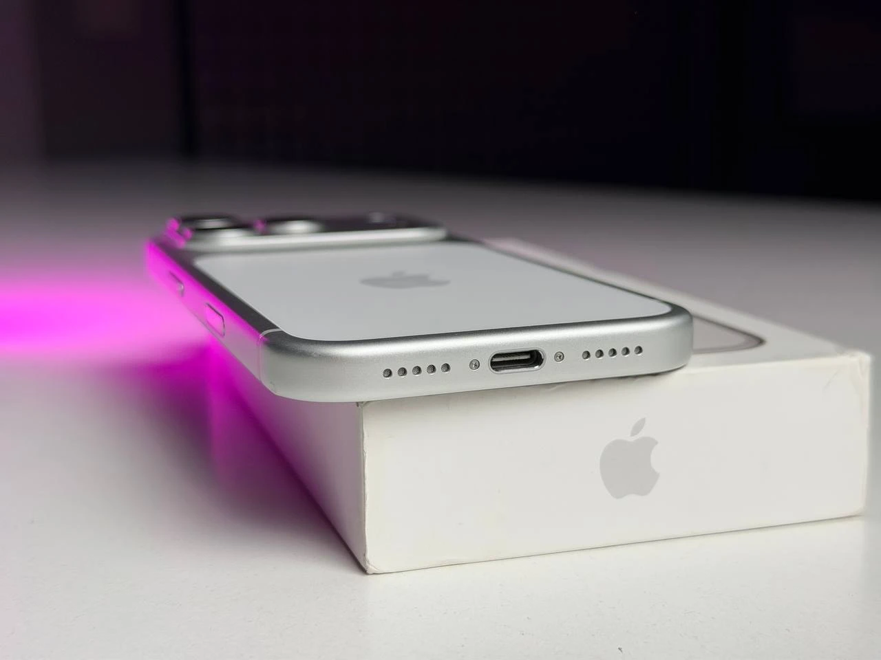 ВЖИВАНИЙ Б/У Apple iPhone 17 Pro 256GB Silver (MG8G4) - Состояние: хороший | Аккумулятор: 100% | Комплектация: полный | Гарантия: 3 мес.