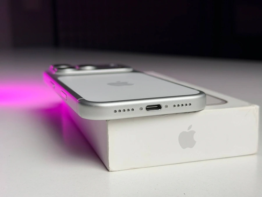 ВЖИВАНИЙ Б/У Apple iPhone 17 Pro 256GB Silver (MG8G4) - Состояние: хороший | Аккумулятор: 100% | Комплектация: полный | Гарантия: 3 мес.