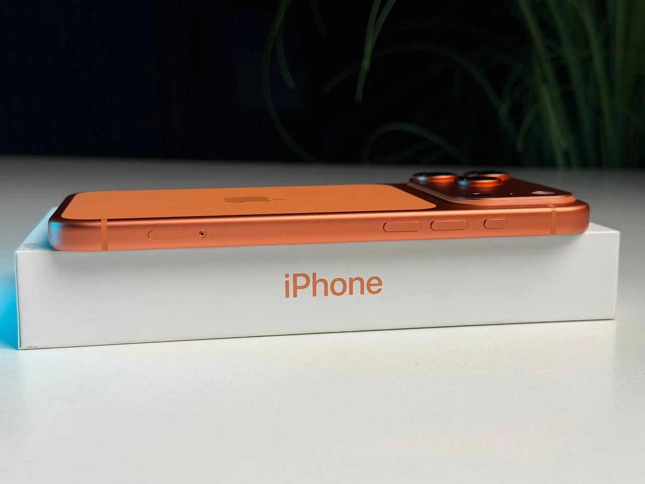 ВЖИВАНИЙ Б/У Apple iPhone 17 Pro Max 256GB Cosmic Orange (MFYN4) - Состояние: хороший | Аккумулятор: 100% | Комплектация: полный | Гарантія: 3 мес.