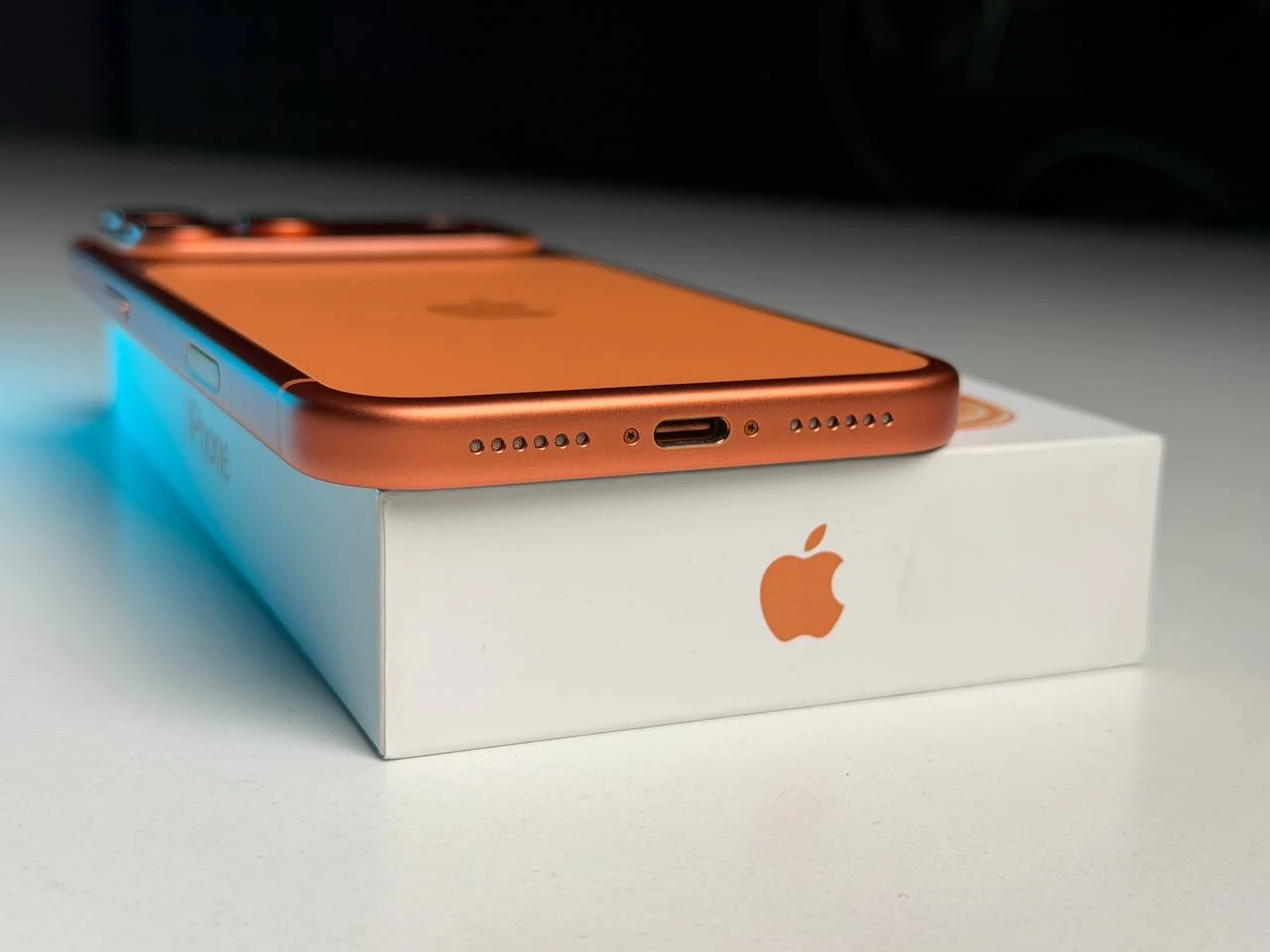 ВЖИВАНИЙ Б/У Apple iPhone 17 Pro Max 256GB Cosmic Orange (MFYN4) - Состояние: хороший | Аккумулятор: 100% | Комплектация: полный | Гарантія: 3 мес.