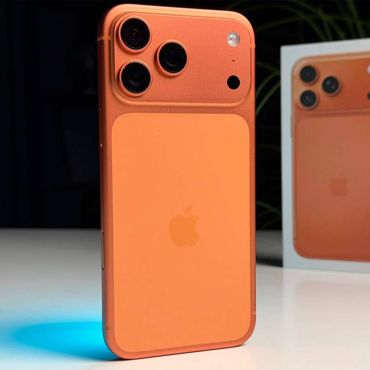 ВЖИВАНИЙ Б/У Apple iPhone 17 Pro Max 256GB Cosmic Orange (MFYN4) - Состояние: хороший | Аккумулятор: 100% | Комплектация: полный | Гарантія: 3 мес.