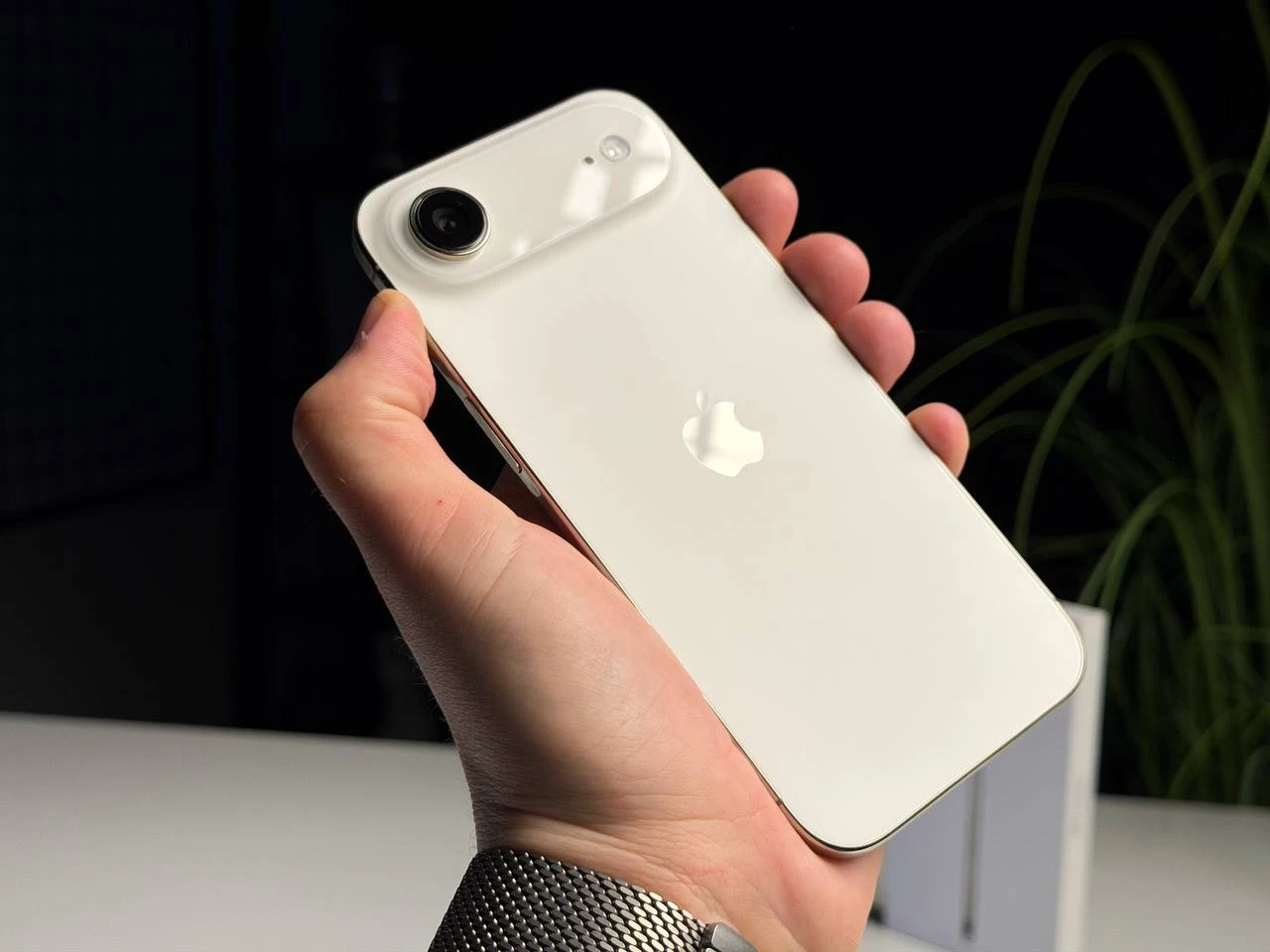 ВЖИВАНИЙ Б/У Apple iPhone Air 256GB Light Gold (MG2N4, MG1A4, MG294) - Состояние: хороший | Аккумулятор: 100% | Комплектация: полный | Гарантия: 3 мес.