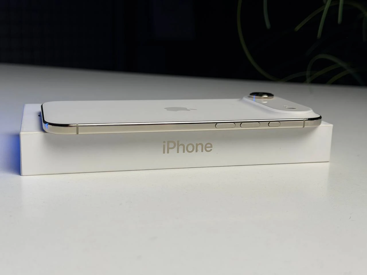 ВЖИВАНИЙ Б/У Apple iPhone Air 256GB Light Gold (MG2N4, MG1A4, MG294) - Состояние: хороший | Аккумулятор: 100% | Комплектация: полный | Гарантия: 3 мес.