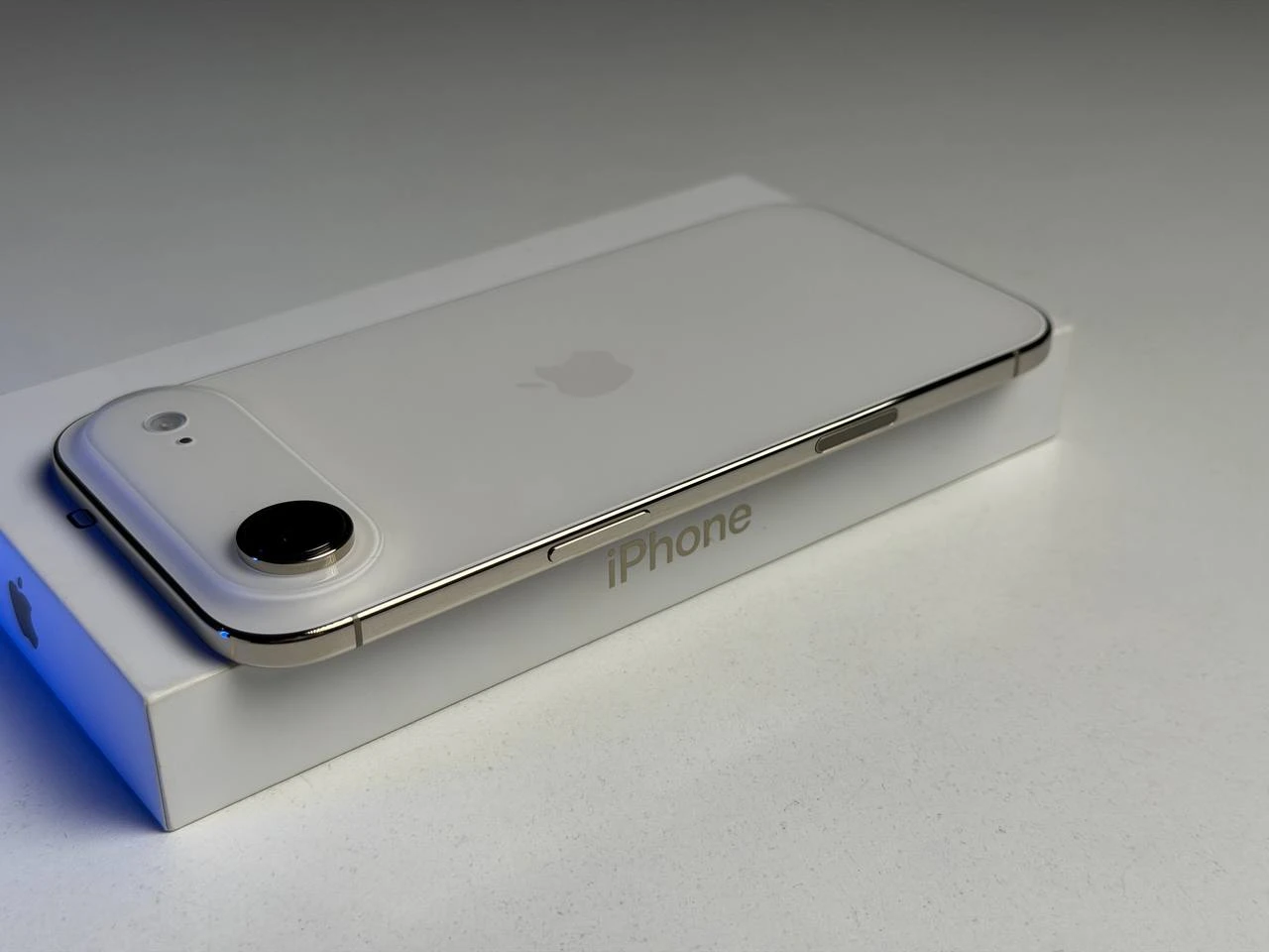 ВЖИВАНИЙ Б/У Apple iPhone Air 256GB Light Gold (MG2N4, MG1A4, MG294) - Состояние: хороший | Аккумулятор: 100% | Комплектация: полный | Гарантия: 3 мес.