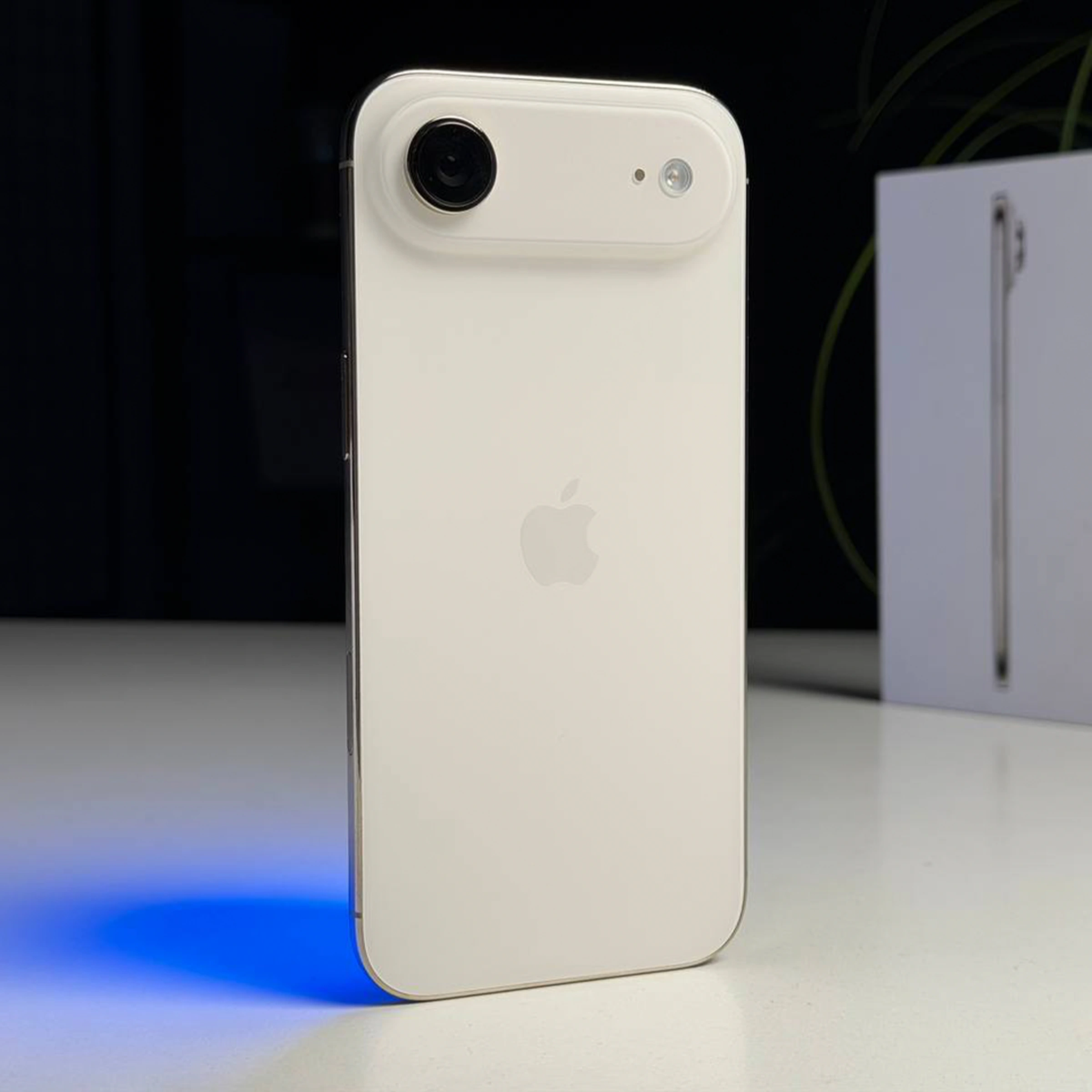 ВЖИВАНИЙ Б/У Apple iPhone Air 256GB Light Gold (MG2N4, MG1A4, MG294) - Состояние: хороший | Аккумулятор: 100% | Комплектация: полный | Гарантия: 3 мес.