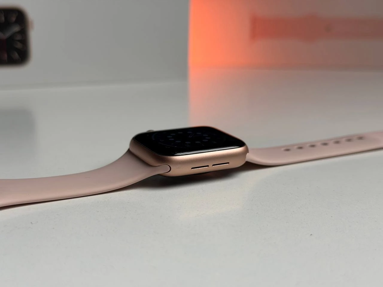 ВЖИВАНИЙ Б/У Apple Watch Series 6 GPS 40mm Gold Aluminum Case with Pink Sand Sport Band (MG123) - Состояние: хороший | Аккумулятор: 84% | Комплектация: полный | Гарантия: 3 мес.