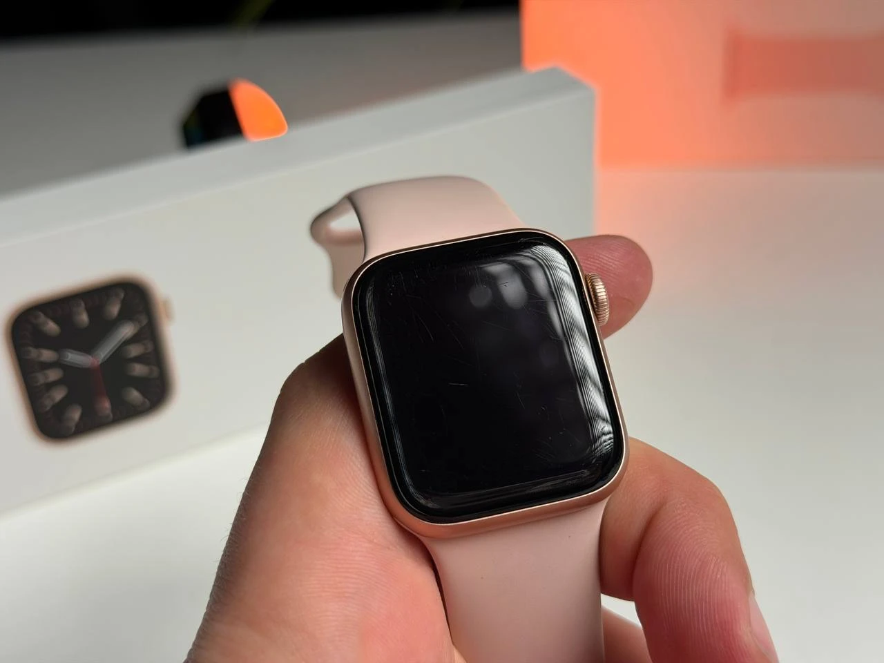 ВЖИВАНИЙ Б/У Apple Watch Series 6 GPS 40mm Gold Aluminum Case with Pink Sand Sport Band (MG123) - Состояние: хороший | Аккумулятор: 84% | Комплектация: полный | Гарантия: 3 мес.