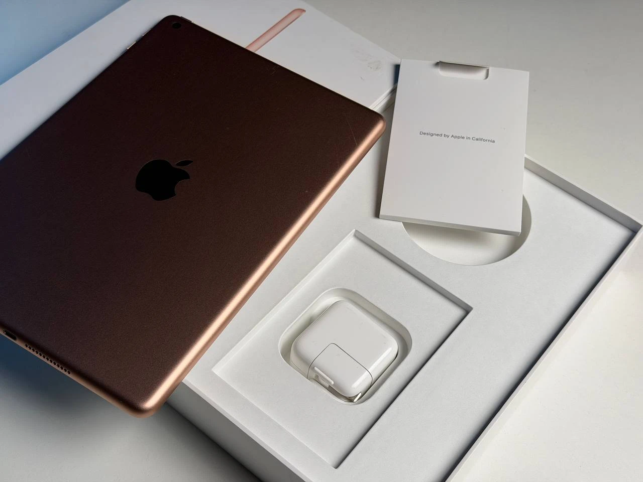 ВЖИВАНИЙ Б/У iPad 2018 Wi-Fi 32GB Gold (MRJN2) - Состояние: хороший | Аккумулятор: 90% | Комплектация: полный | Гарантия: 3 мес.