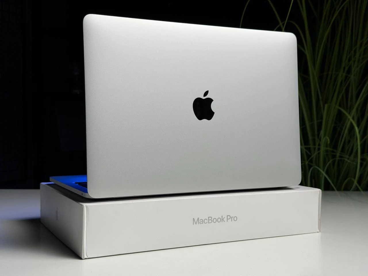 ВЖИВАНИЙ Б/У MacBook Pro 13" Silver М1/16GB/256SSD (Z11D0000K) 2020 - Состояние: хороший | Аккумулятор: 87% | Комплектация: полный | Гарантия: 3 мес.