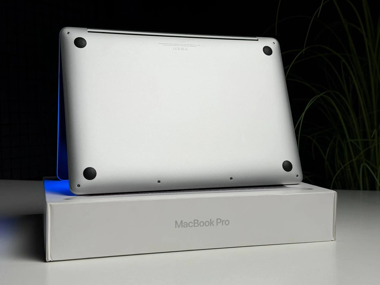 ВЖИВАНИЙ Б/У MacBook Pro 13" Silver М1/16GB/256SSD (Z11D0000K) 2020 - Состояние: хороший | Аккумулятор: 87% | Комплектация: полный | Гарантия: 3 мес.