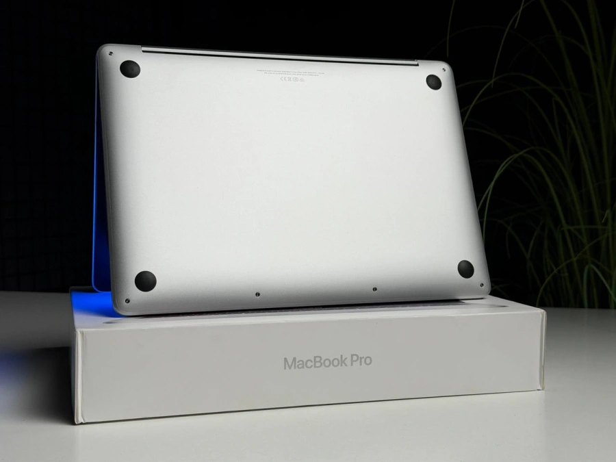 ВЖИВАНИЙ Б/У MacBook Pro 13" Silver М1/16GB/256SSD (Z11D0000K) 2020 - Состояние: хороший | Аккумулятор: 87% | Комплектация: полный | Гарантия: 3 мес.