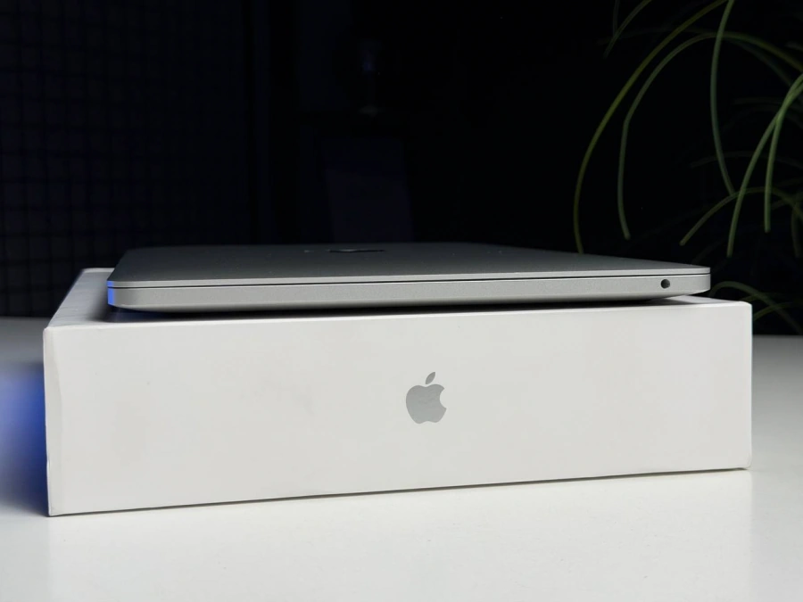 ВЖИВАНИЙ Б/У MacBook Pro 13" Silver М1/16GB/256SSD (Z11D0000K) 2020 - Состояние: хороший | Аккумулятор: 87% | Комплектация: полный | Гарантия: 3 мес.