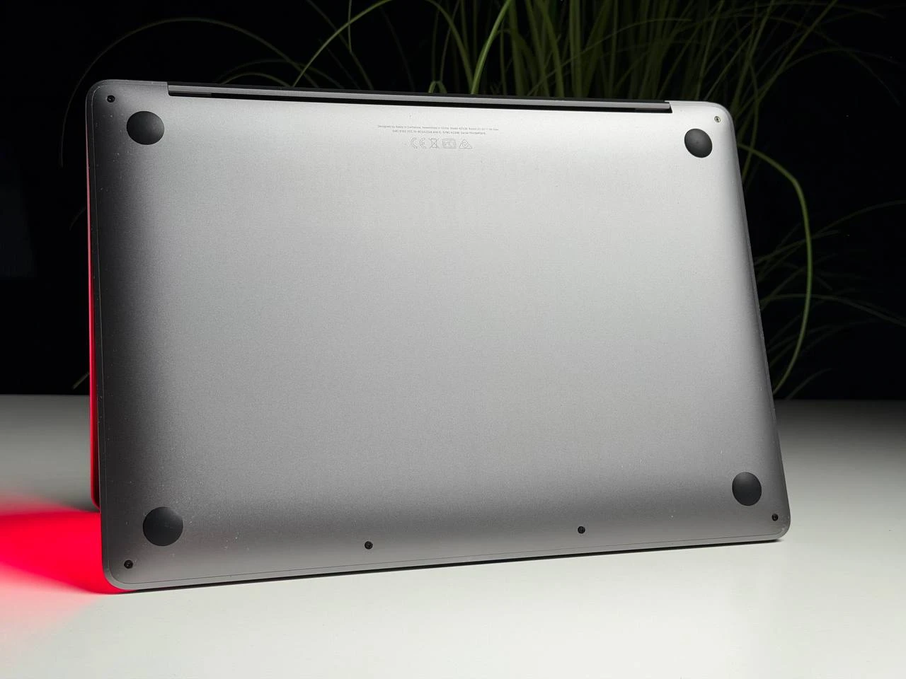 ВЖИВАНИЙ Б/У MacBook Pro 13" Space Gray 2022 M2/8GB/512SSD (MNEJ3) - Состояние: хороший | Аккумулятор: 83% | Комплектация: полный, без коробки | Гарантия: 3 мес.