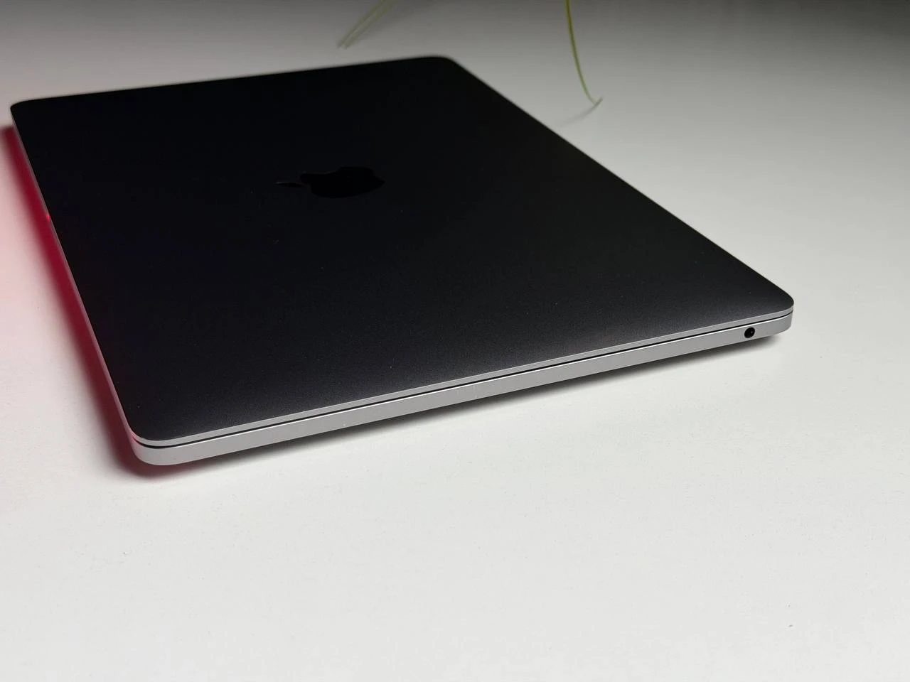 ВЖИВАНИЙ Б/У MacBook Pro 13" Space Gray 2022 M2/8GB/512SSD (MNEJ3) - Состояние: хороший | Аккумулятор: 83% | Комплектация: полный, без коробки | Гарантия: 3 мес.