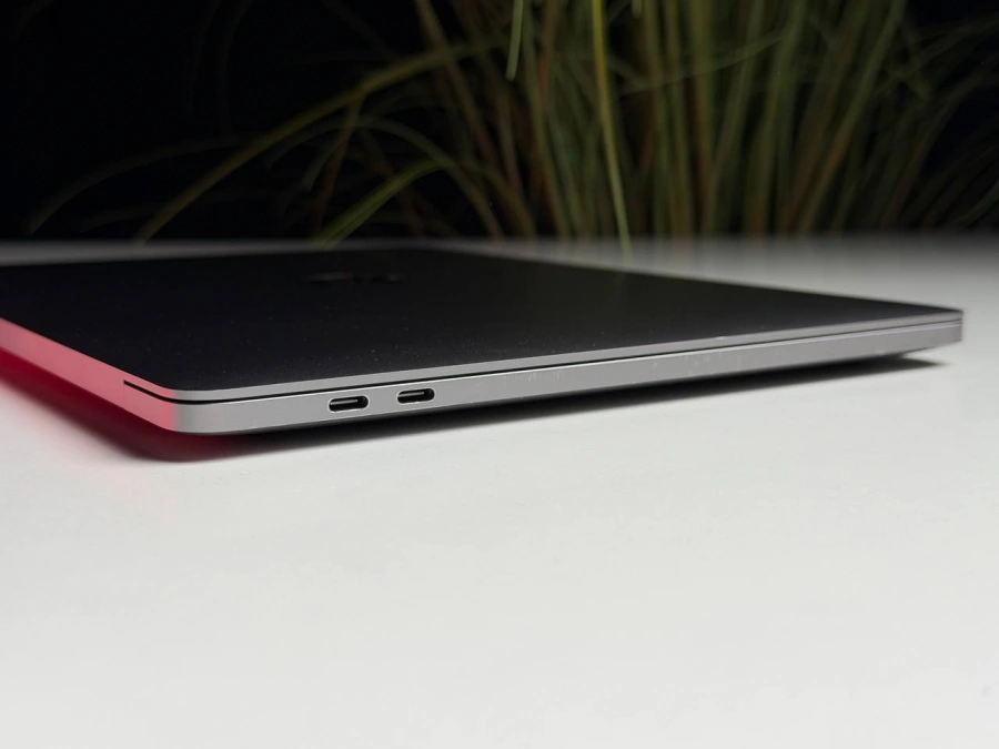 ВЖИВАНИЙ Б/У MacBook Pro 13" Space Gray 2022 M2/8GB/512SSD (MNEJ3) - Стан: гарний | Акумулятор: 83% | Комплектація: повний, без коробки | Гарантія: 3 міс.