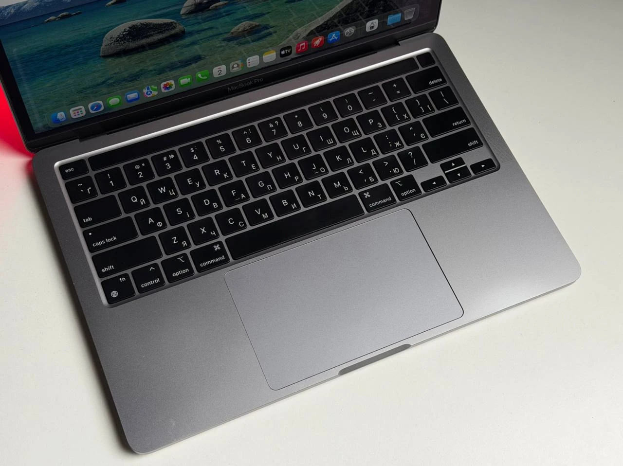 ВЖИВАНИЙ Б/У MacBook Pro 13" Space Gray 2022 M2/8GB/512SSD (MNEJ3) - Состояние: хороший | Аккумулятор: 83% | Комплектация: полный, без коробки | Гарантия: 3 мес.
