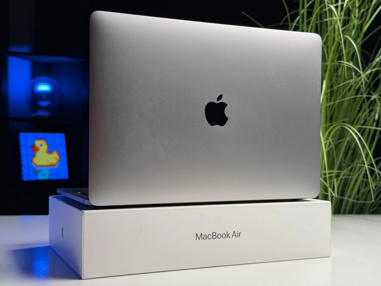 ВЖИВАНИЙ Б/У MacBook Pro 13" Space Gray 2022 M2/8GB/512SSD (MNEJ3) - Состояние: хороший | Аккумулятор: 83% | Комплектация: полный, без коробки | Гарантия: 3 мес.