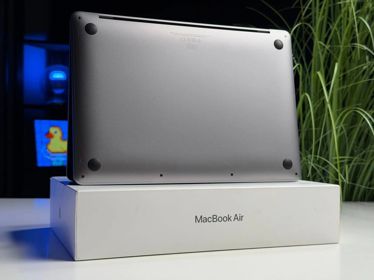 ВЖИВАНИЙ Б/У MacBook Pro 13" Space Gray 2022 M2/8GB/512SSD (MNEJ3) - Состояние: хороший | Аккумулятор: 83% | Комплектация: полный, без коробки | Гарантия: 3 мес.