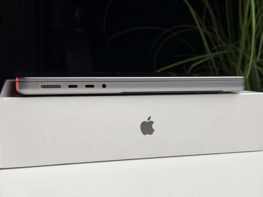 ВЖИВАНИЙ Б/У MacBook Pro 14" Space Gray (MKGP3) 2021 - International English - Состояние: хороший | Аккумулятор: 82% | Комплектация: полный | Гарантия: 3 мес.
