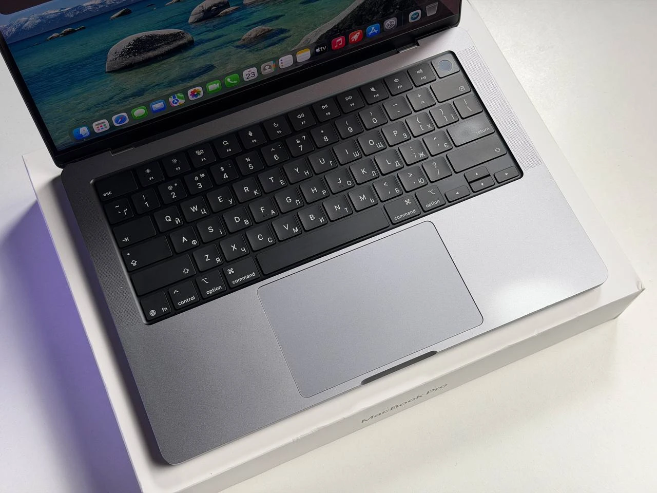 ВЖИВАНИЙ Б/У MacBook Pro 14" Space Gray (MKGP3) 2021 - International English - Состояние: хороший | Аккумулятор: 84% | Комплектация: полный | Гарантия: 3 мес.