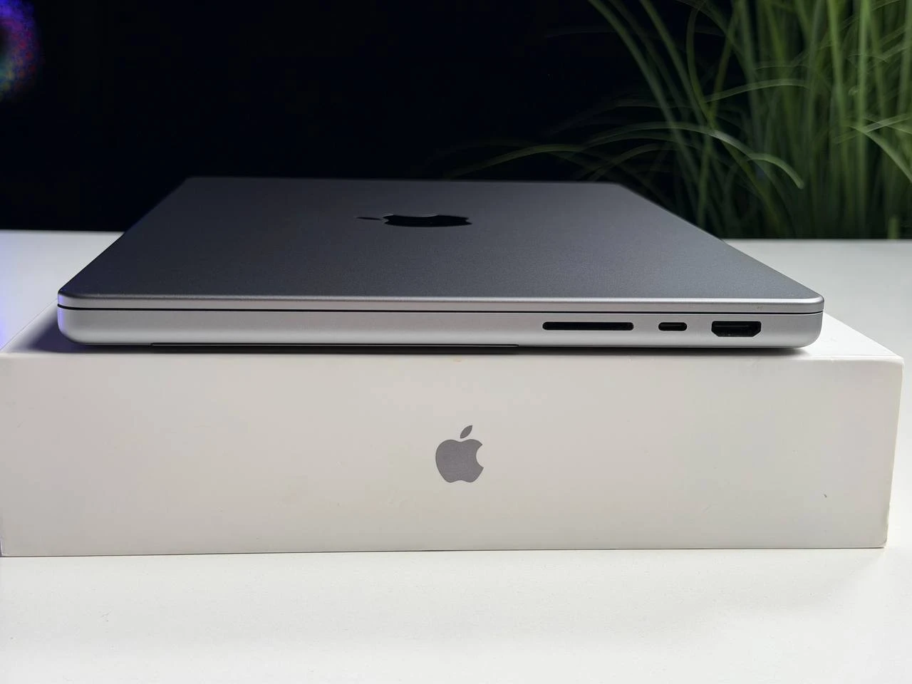 ВЖИВАНИЙ Б/У MacBook Pro 14" Space Gray (MKGP3) 2021 - International English - Состояние: хороший | Аккумулятор: 84% | Комплектация: полный | Гарантия: 3 мес.