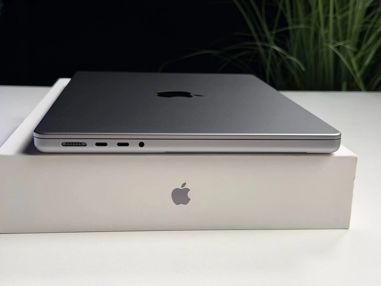 ВЖИВАНИЙ Б/У MacBook Pro 14" Space Gray (MKGP3) 2021 - International English - Состояние: хороший | Аккумулятор: 84% | Комплектация: полный | Гарантия: 3 мес.