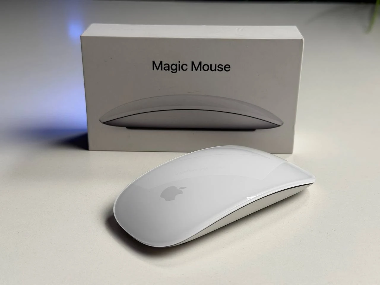 ВЖИВАНИЙ Б/У Миша Apple Magic Mouse [Lightning] - White Multi-Touch Surface (MK2E3) - Стан: гарний | Комплектація: повний | Гарантія: 3 міс.
