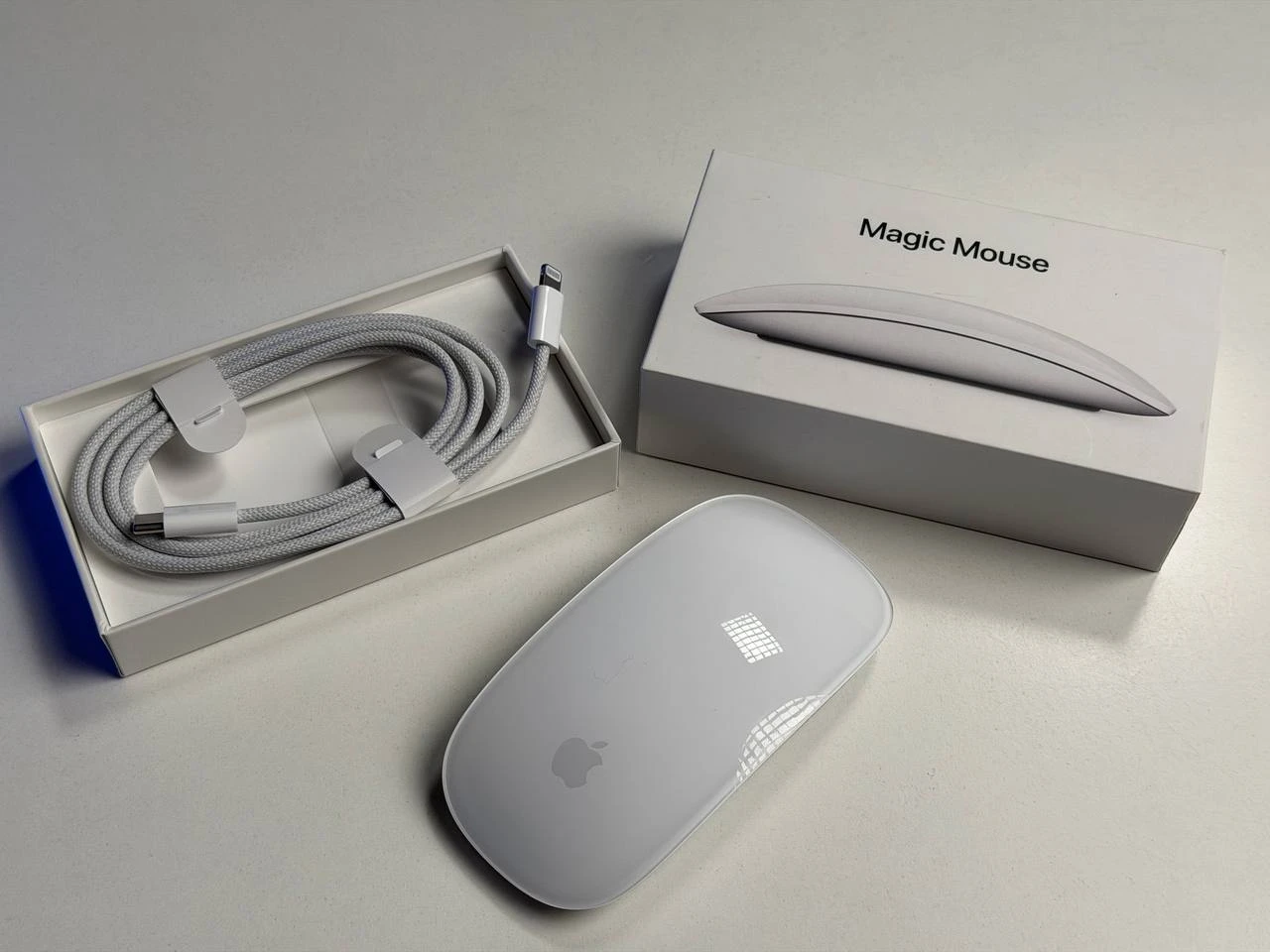 ВЖИВАНИЙ Б/У Миша Apple Magic Mouse [Lightning] - White Multi-Touch Surface (MK2E3) - Стан: гарний | Комплектація: повний | Гарантія: 3 міс.