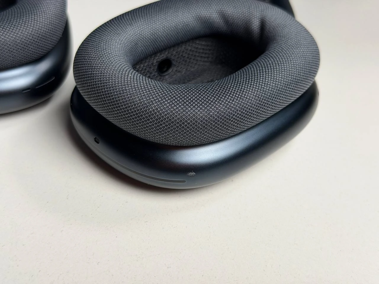 ВЖИВАНИЙ Б/У Наушники Apple AirPods Max [USB-C] 2024 - Midnight (MWW43) - Состояние: хороший | Комплектация: полный | Гарантия: 3 мес.