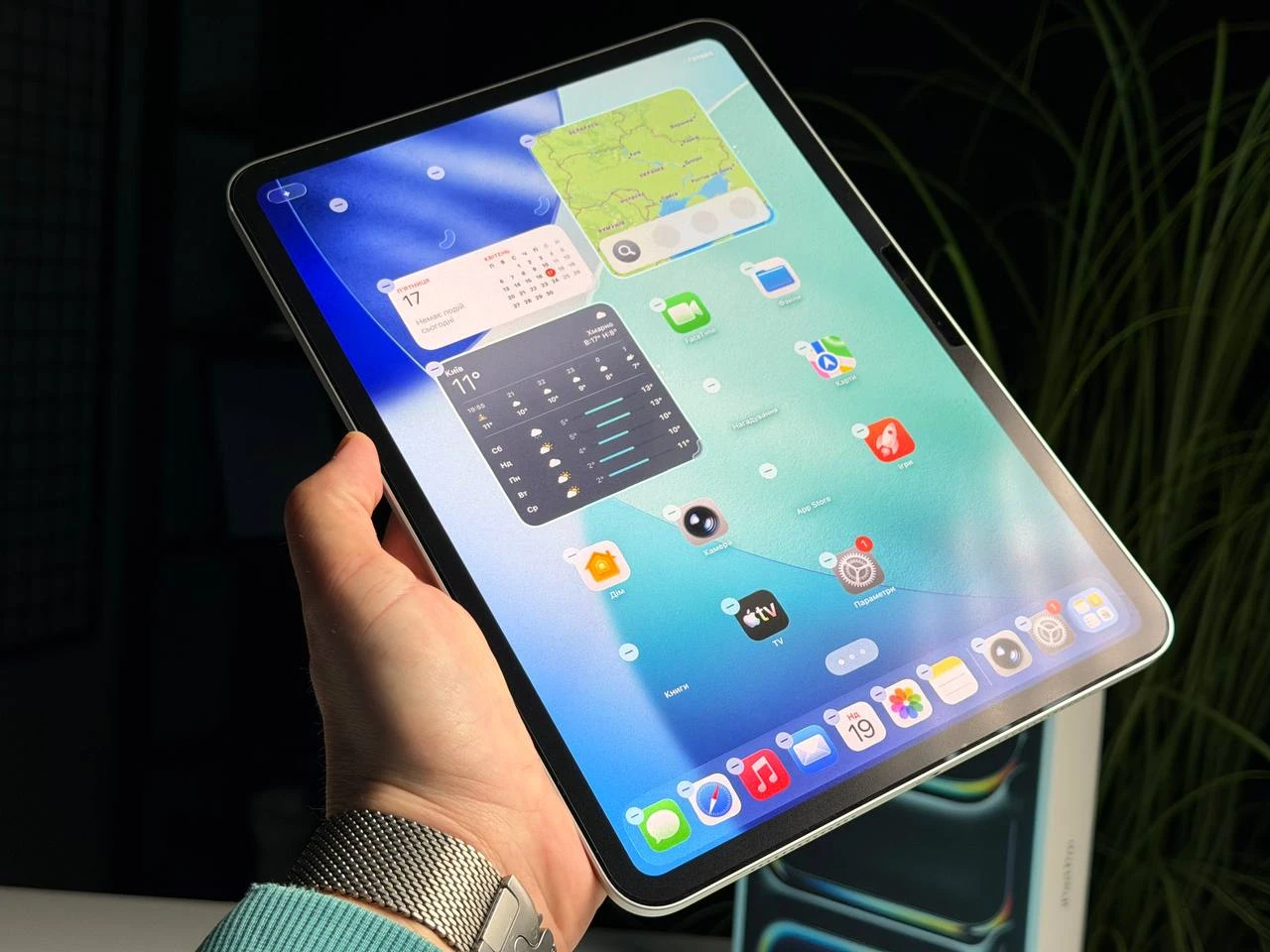 ВЖИВАНИЙ Б/У Планшет Apple iPad Pro 11" M4 2024 Wi-Fi 256GB with Standard glass - Silver (MVV93) - Состояние: хороший | Аккумулятор: 95% | Комплектация: полный | Гарантия: 3 мес.