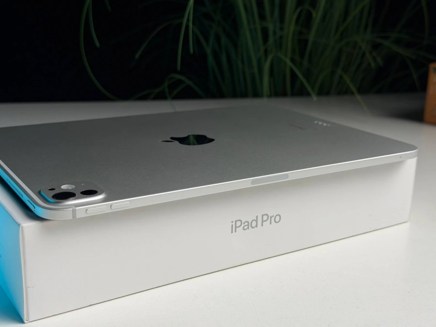 ВЖИВАНИЙ Б/У Планшет Apple iPad Pro 11" M4 2024 Wi-Fi 256GB with Standard glass - Silver (MVV93) - Стан: гарний | Акумулятор: 95% | Комплектація: повний | Гарантія: 3 міс.
