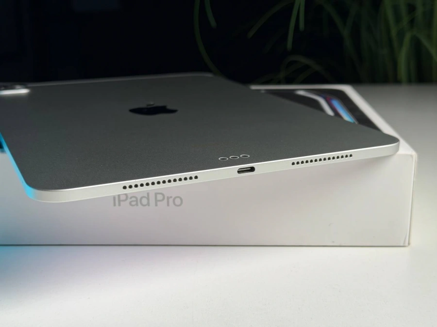 ВЖИВАНИЙ Б/У Планшет Apple iPad Pro 11" M4 2024 Wi-Fi 256GB with Standard glass - Silver (MVV93) - Стан: гарний | Акумулятор: 95% | Комплектація: повний | Гарантія: 3 міс.