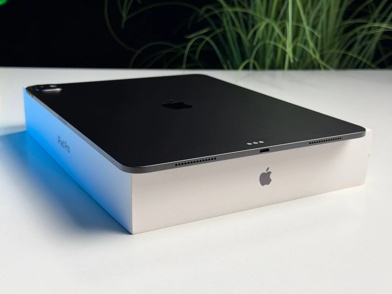 ВИТРИННЫЙ Планшет Apple iPad Pro 13" M5 2025 Wi-Fi 256GB with Standard glass - Space Black (MDYJ4) - Состояние: хороший | Аккумулятор: 100% | Комплектация: полный | Гарантия: 3 мес.