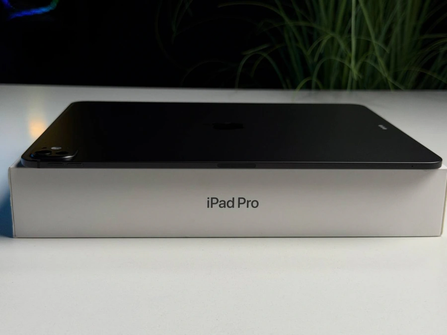 ВІТРИННИЙ Планшет Apple iPad Pro 13" M5 2025 Wi-Fi 256GB with Standard glass - Space Black (MDYJ4) - Стан: гарний | Акумулятор: 100% | Комплектація: повний | Гарантія: 3 міс.