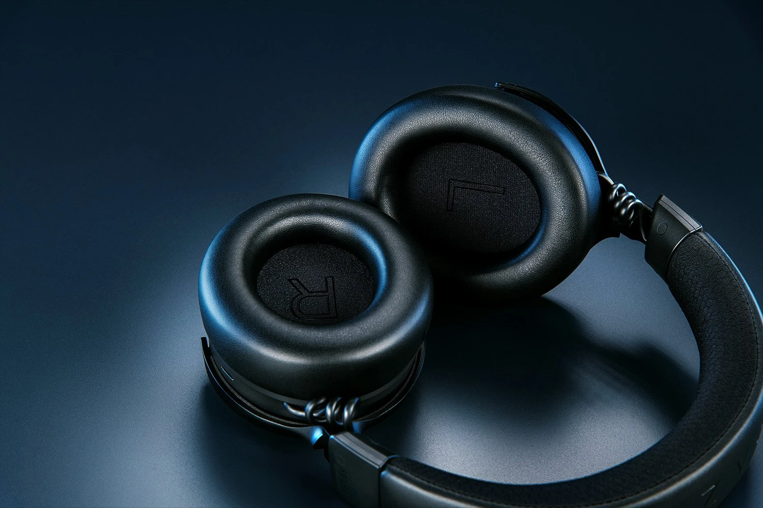 Ігрова гарнітура Razer Kraken V4 Pro Wireless - Black (RZ04-05160100-R3M1)