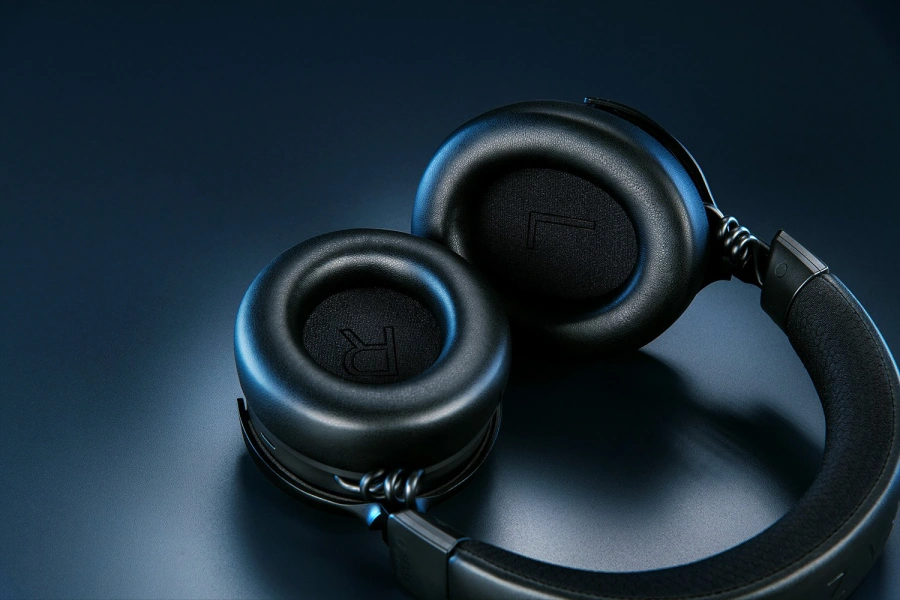 Ігрова гарнітура Razer Kraken V4 Pro Wireless - Black (RZ04-05160100-R3M1)
