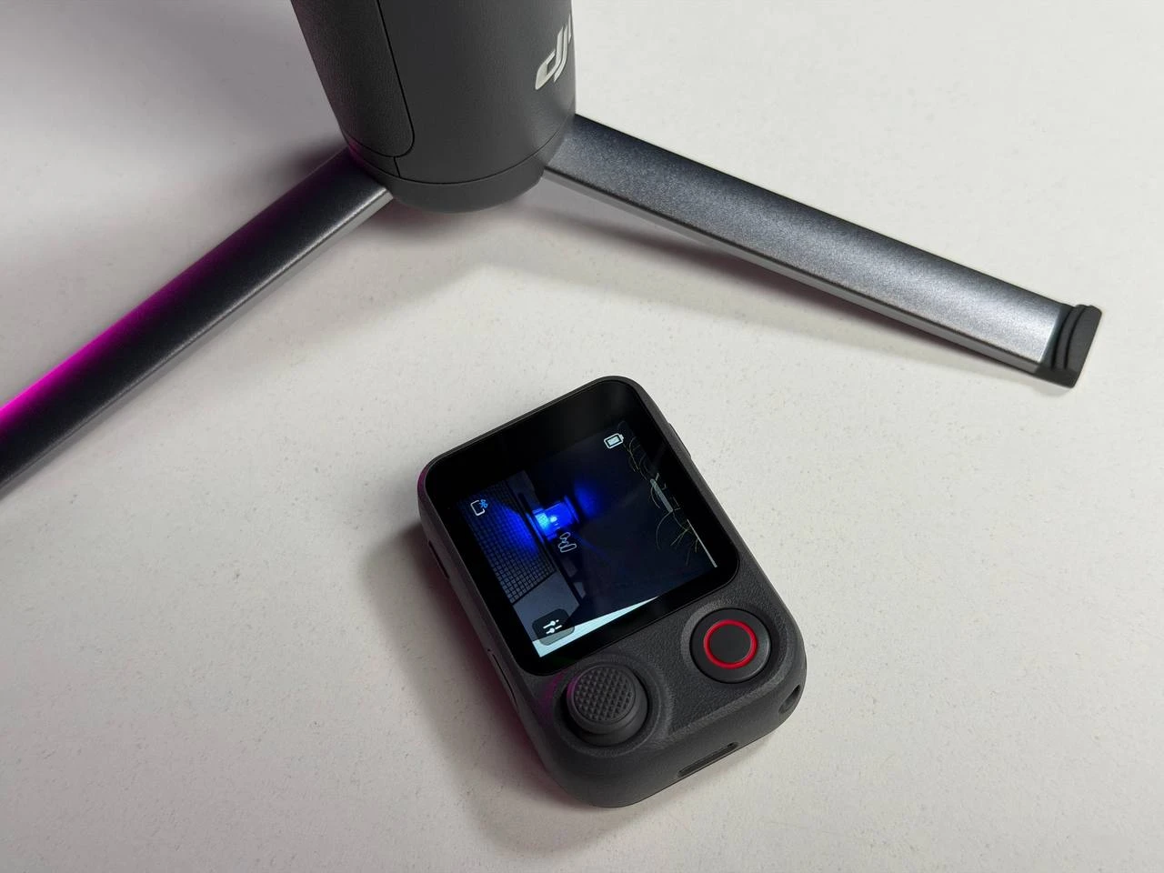 OPEN BOX Стабилизатор для смартфонов DJI Osmo Mobile 8P Advanced Tracking Combo (CP.OS.00000564.02) - Состояние: идеальное | Аккумулятор: 100% | Комплектация: полный | Гарантия: 3 мес.