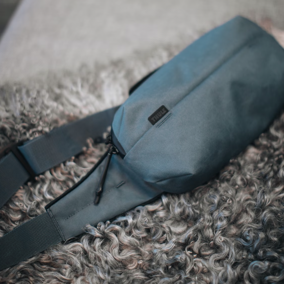 Сумка через плечо [бананка] Thule Aion Sling Bag - Dark Slate (3205019)