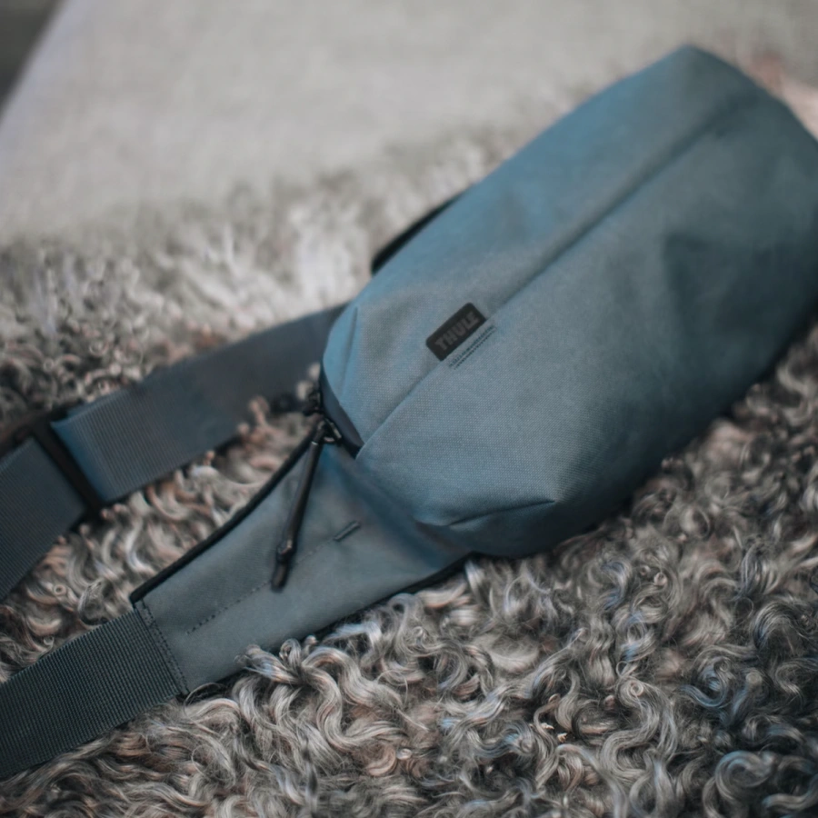 Сумка через плечо [бананка] Thule Aion Sling Bag - Dark Slate (3205019)