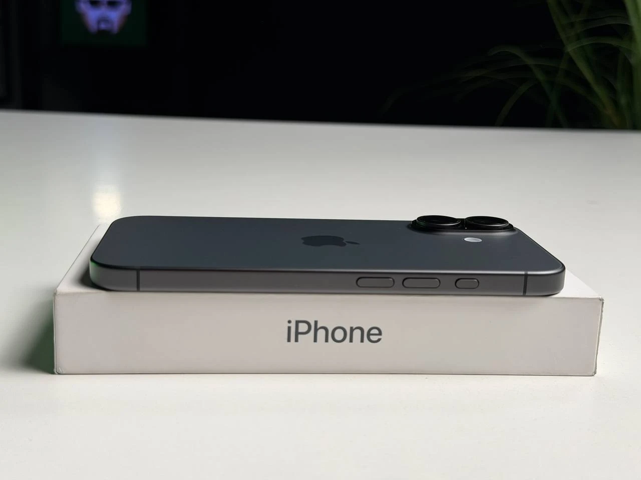 ВІТРИННИЙ Apple iPhone 17 256GB eSim Black (MG464) - Стан: гарний | Акумулятор: 100% | Комплектація: повний | Гарантія: 3 міс.