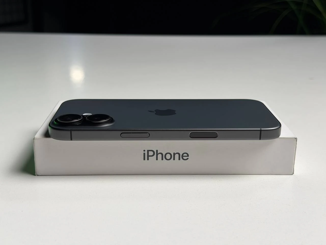 ВІТРИННИЙ Apple iPhone 17 256GB eSim Black (MG464) - Стан: гарний | Акумулятор: 100% | Комплектація: повний | Гарантія: 3 міс.